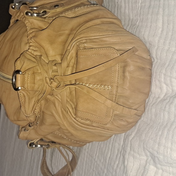 Junior Drake Large Buttersoft Leather Shoulder bag - Picture 2 of 13